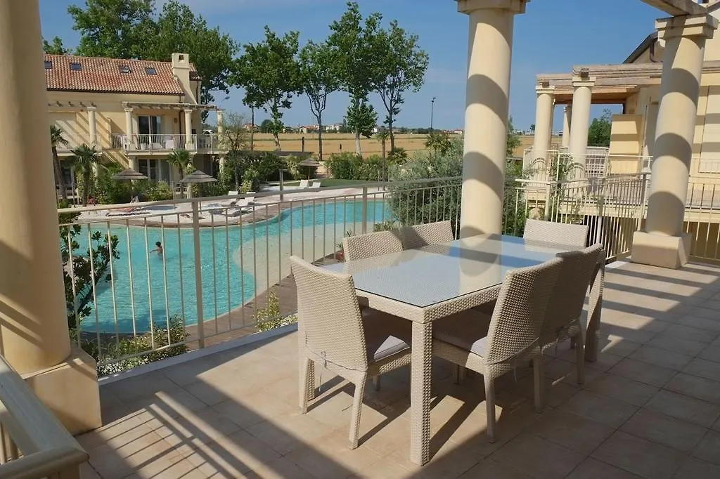 Adriatica Immobiliare - Acquatonda Apartments Lido di Jesolo 0*,  Włochy