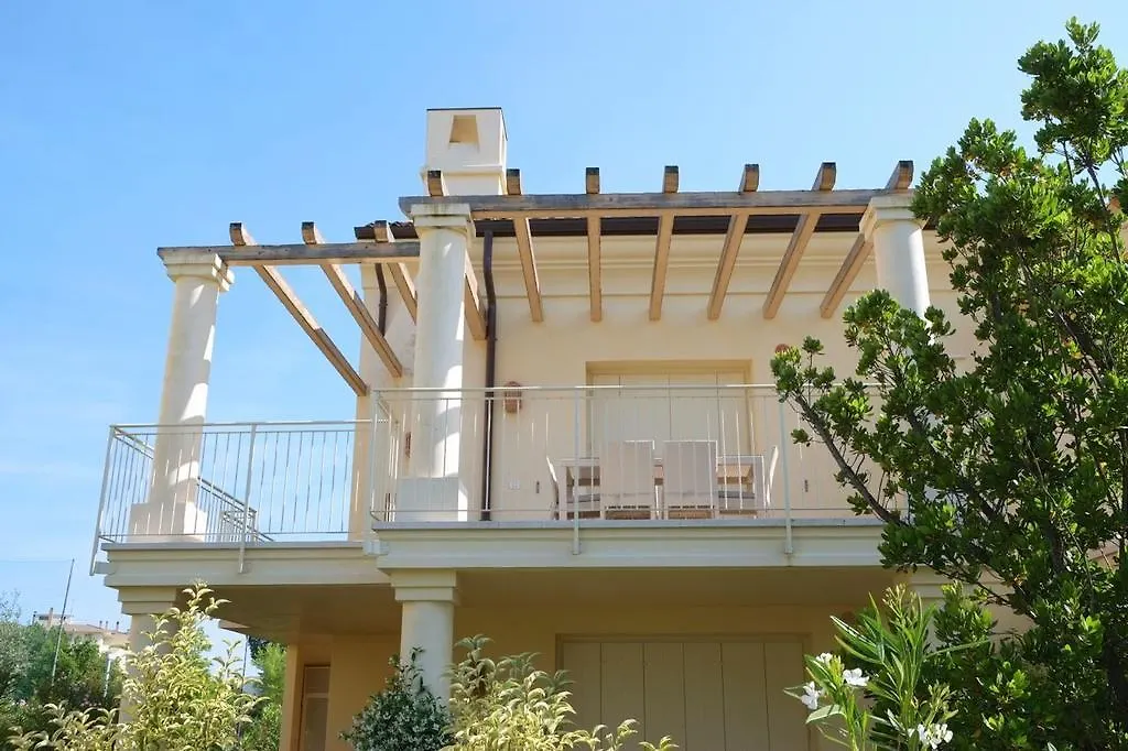 Adriatica Immobiliare - Acquatonda Apartments Lido di Jesolo Włochy